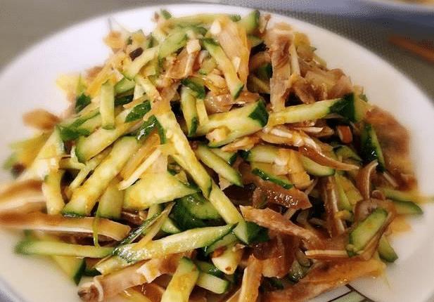 美食推荐：菠菜疙瘩，马蹄虾仁，凉拌黄瓜猪耳朵，手撕鱼的做法