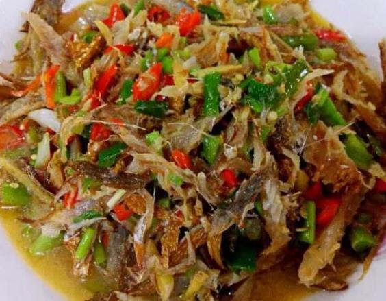 美食推荐:菠菜疙瘩,马蹄虾仁,凉拌黄瓜猪耳朵,手撕鱼的做法