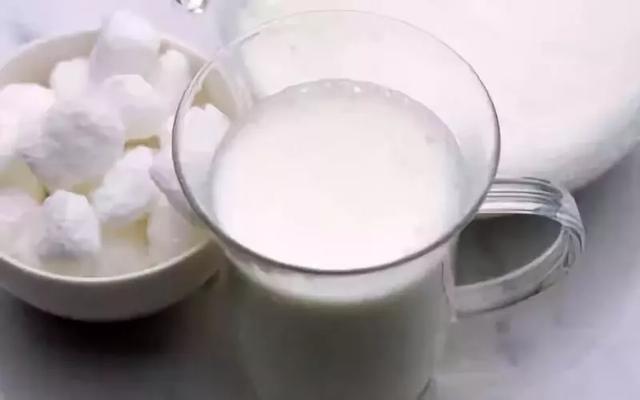 警惕!这四种常见食品正在饭桌上伤害你的肝脏