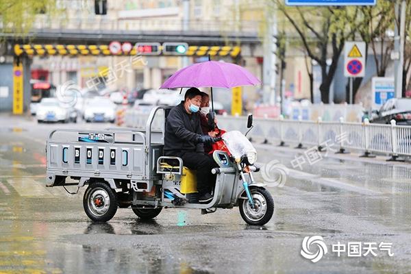 河北大部地区普降雨雪 今明两天6级北风劲吹