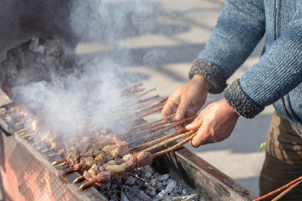 冬游新疆库尔班大叔家，吃完各种新疆特色美食，男人们都念念不忘