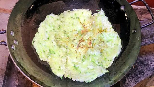 山东本地的美食呱嗒,很多80后都吃过的一道小吃,满满的童年回忆