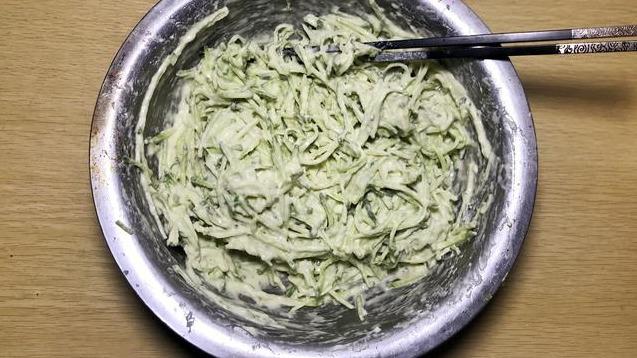 山东本地的美食呱嗒,很多80后都吃过的一道小吃,满满的童年回忆