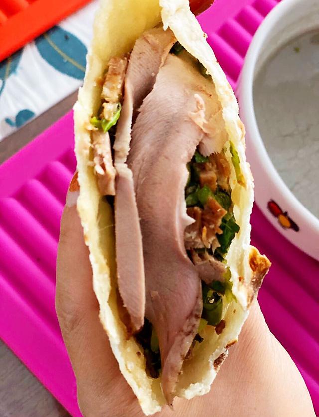 逛完天坛吃北京独有的美食,二三十块钱管饱,隔壁还能打包牛羊肉