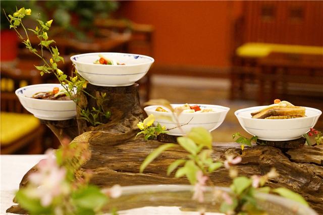 江苏最新鲜的美食宴，只有4月才可以吃到，5000一斤的河鲜算一般
