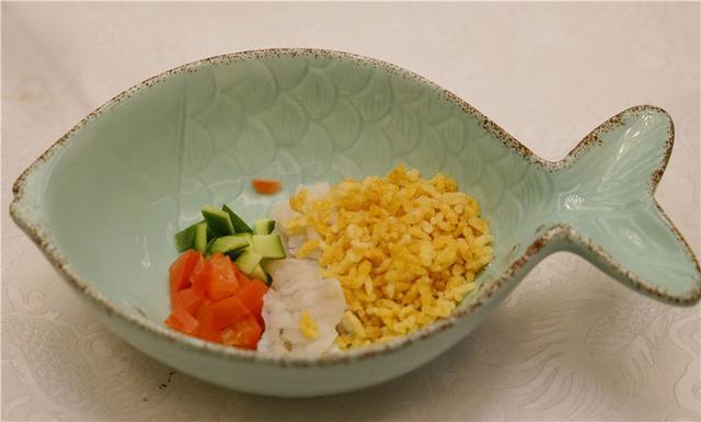 江苏最新鲜的美食宴，只有4月才可以吃到，5000一斤的河鲜算一般