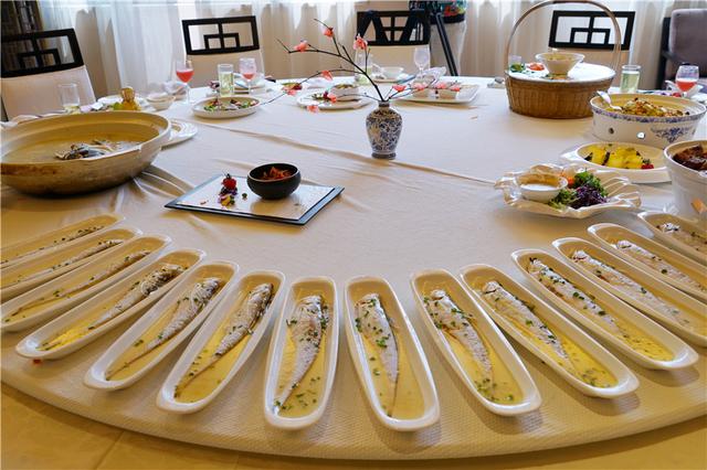 江苏最新鲜的美食宴,只有4月才可以吃到,5000一斤的河鲜算一般
