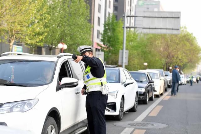 交管部门开展专项整治行动，严厉查处重点交通违法！