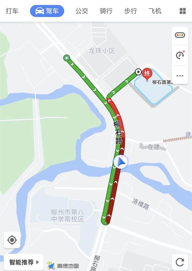 柳州深夜发生三车相撞事故,造成交通大拥堵(图)