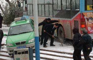 “道路结冰预红色警信号”的介绍