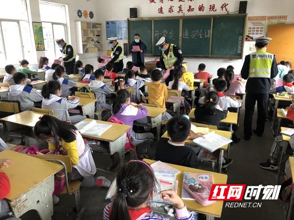 开学第一课 鼎城交警深入校园讲授交通安全知识