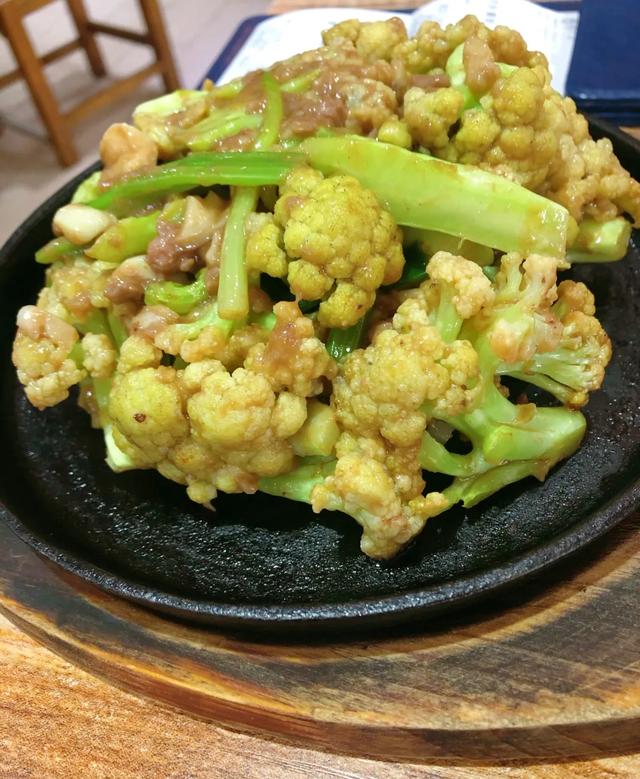 就靠一碗黄鳝饭,稳坐水围村的美食榜首,好味道果然都在街头巷尾
