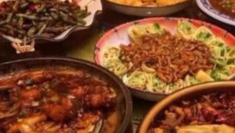 第一次到东北下馆子,5人点8道菜,老板乐坏了,上菜后我们哭了!