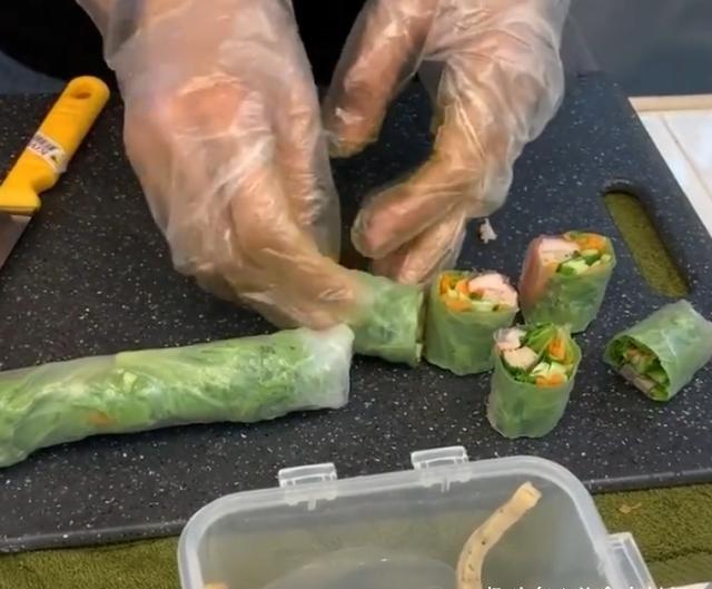 带你逛柬埔寨当地有名的特色小吃,一条街就能吃到饱