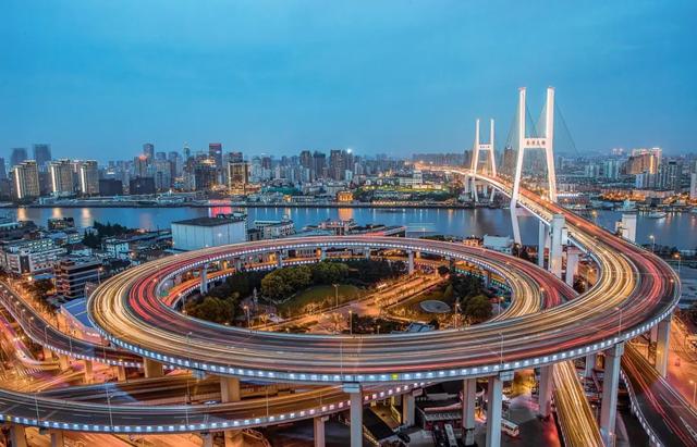 上海召开全市道路交通安全工作会议：“一网统管”赋能超大城市交通治理