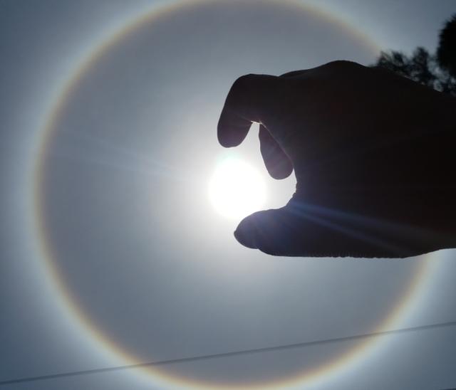 河源天空惊现罕见“日晕”奇观!刷爆朋友圈的它究竟是怎么来的?