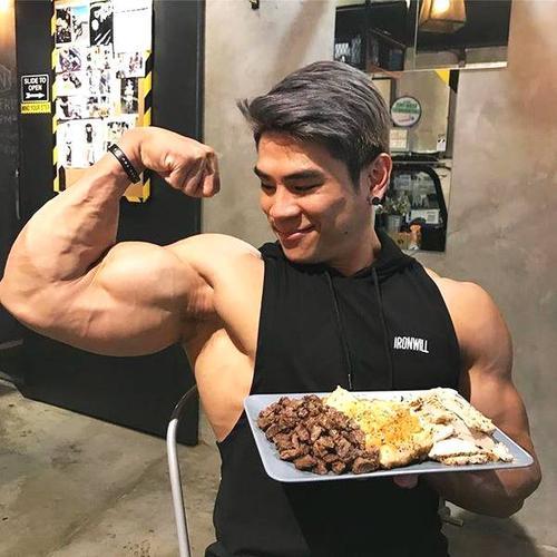 如何锻炼核心肌肉？2步健身，练出发达的核心力量