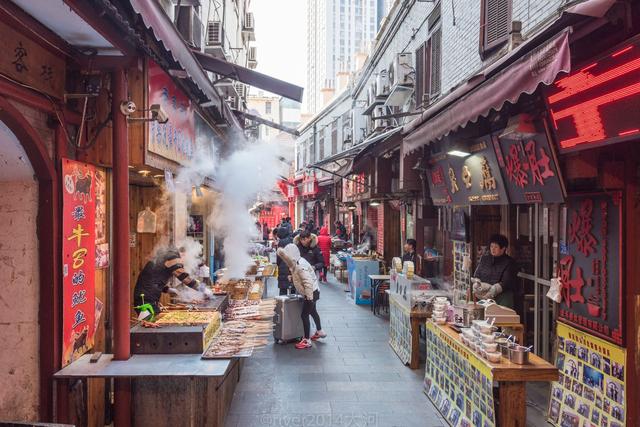 中国专坑外地人的4条美食街，臭名远扬，价格高味道还差