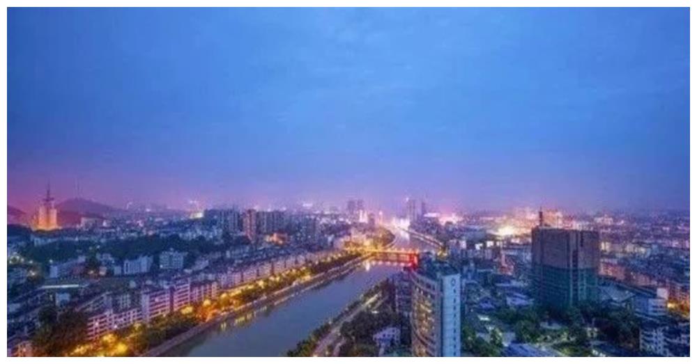 江西最有潜力的城市，拥有众多的交通路线，未来有望成下个南昌