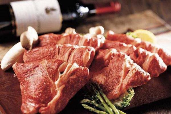 “假牛肉”是怎么做成的?看到原材料后,再也不买便宜牛肉了