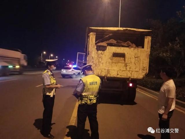 红谷滩交警连续奋战 圆满完成五一节期间道路交通安全管理工作