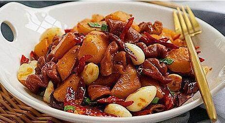 精选美食:魔鬼辣炒肥肠、鱼香嫩豆腐 、红烧肉、油豆腐五花肉