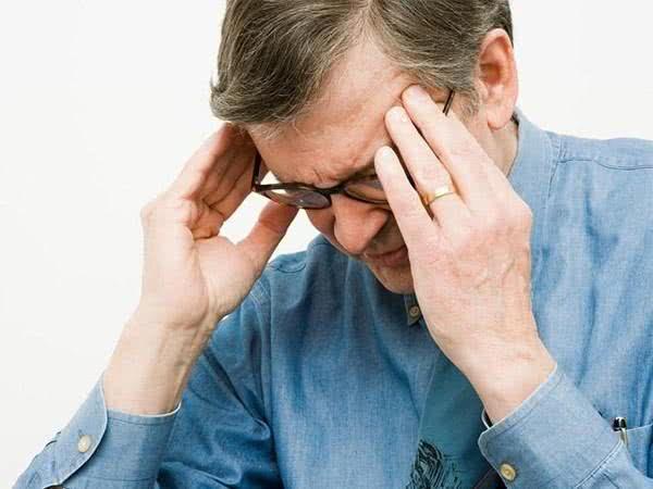 体内有血栓,睡觉时有这4个异样,医生提醒:别视若无睹