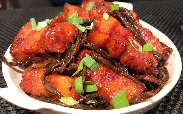 炖肉的时候是先放葱姜还是先放肉?顺序错了,味道大不一样