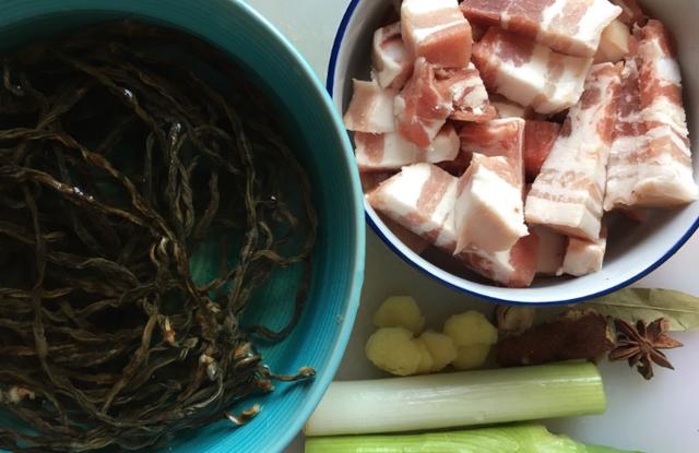 炖肉的时候是先放葱姜还是先放肉?顺序错了,味道大不一样