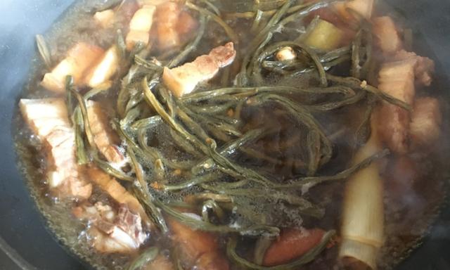 炖肉的时候是先放葱姜还是先放肉?顺序错了,味道大不一样
