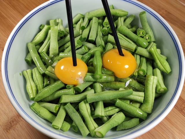 蒸豆角这样做太好吃了,原滋原味,营养不流失,鲜嫩多汁,比肉香
