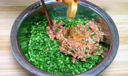 调韭菜馅时,牢记“3不放”,做出来的馅料才更鲜美,好吃不烧心
