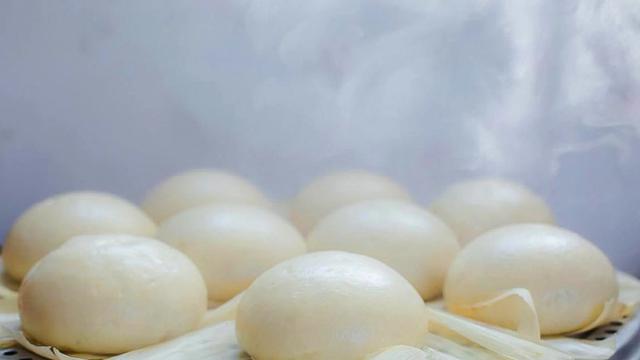 蒸馒头时,发面只加酵母就“废”了这么做18分钟发满盆,真香