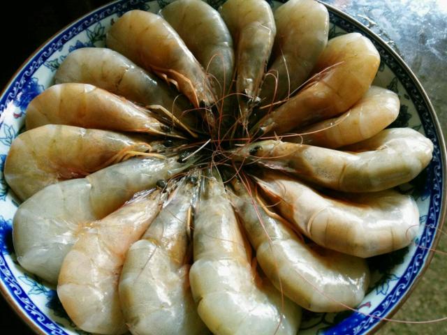 煮虾时,将虾直接下锅煮是错误做法!做好这三点,虾肉鲜嫩还不腥