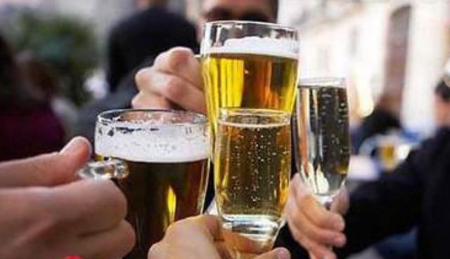“罐装”和“瓶装”啤酒有哪些区别?知道后,买酒不吃亏!