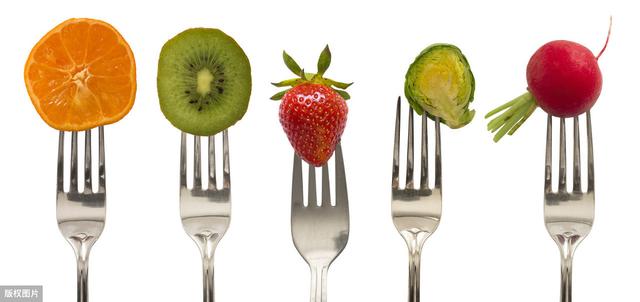 多吃含钾量高的水果和蔬菜，利于降血压，这些水果蔬菜含钾高