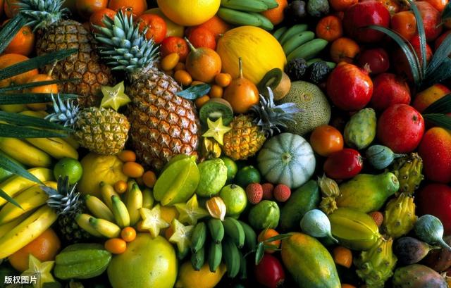 多吃含钾量高的水果和蔬菜，利于降血压，这些水果蔬菜含钾高