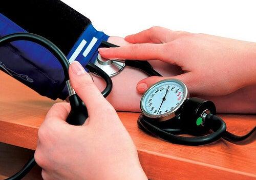 各年龄段血压标准是多少？5类人易患高血压，降压6守则守护健康