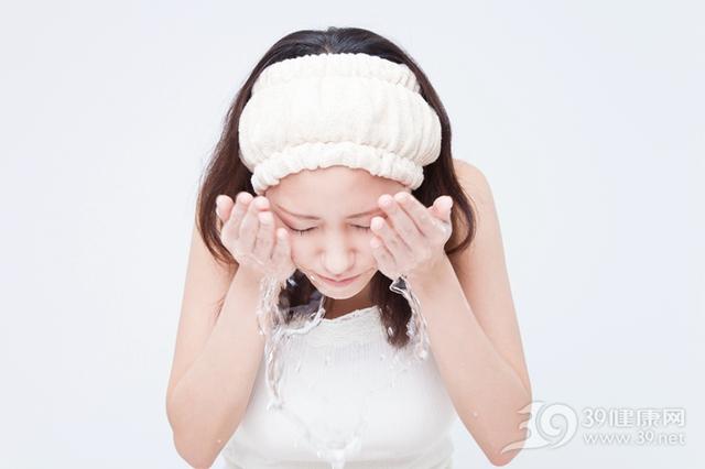 睡前坚持做7件事，保健又养生！人人可学