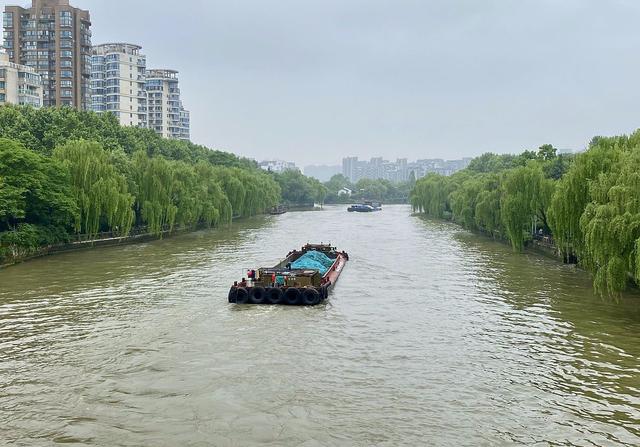 杭州被游客忽略的千年景区，10公里景点全免票，坐游船仅3元