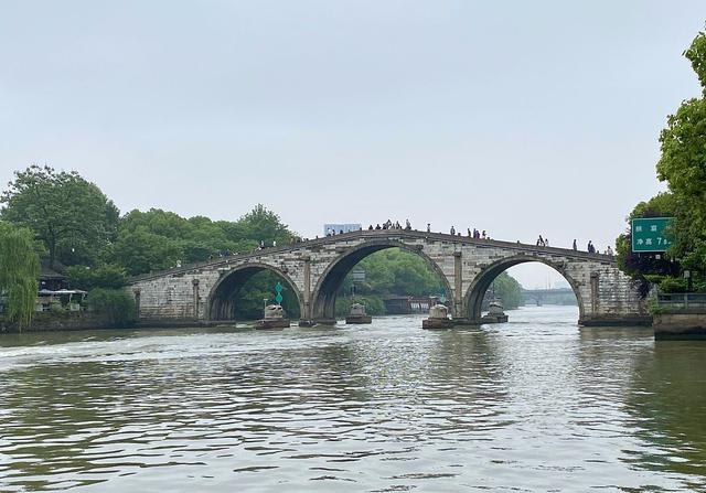 杭州被游客忽略的千年景区，10公里景点全免票，坐游船仅3元