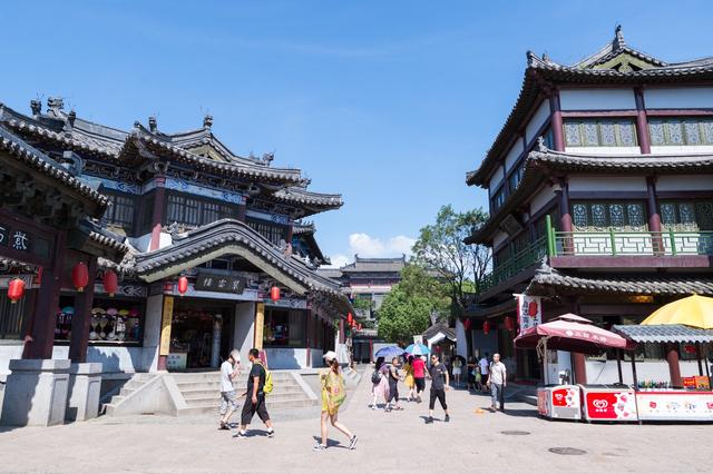 我国首个影视基地,被誉为“东方好莱坞”,现是著名国家5A级景区