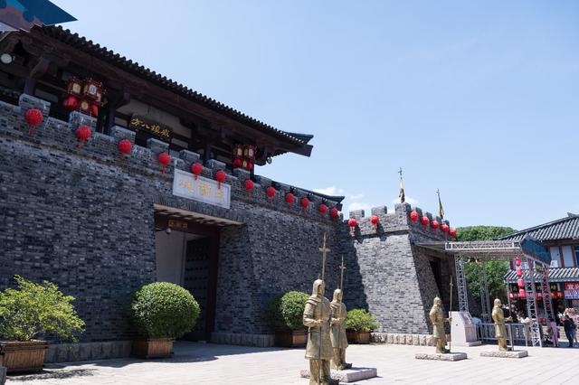 我国首个影视基地,被誉为“东方好莱坞”,现是著名国家5A级景区