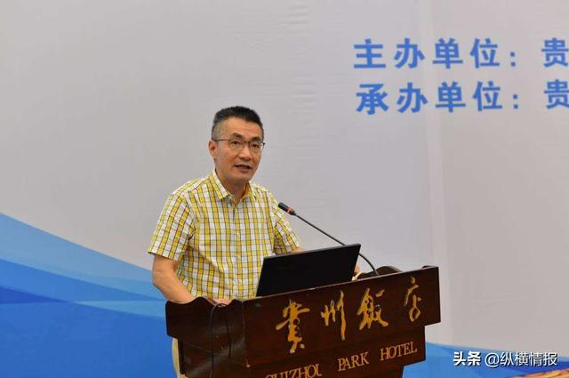 天气越来越炎热,大街上很多人开始摘下口罩,钟南山因此发出警告
