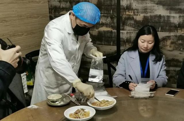 家里有娃要不要用公筷？一个实验告诉你，结果有多惊人