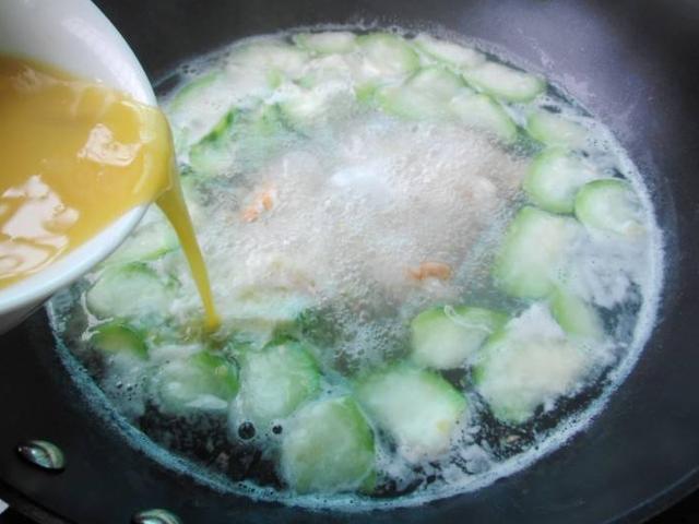 丝瓜和“它”是绝配，汤鲜味美又清爽，夏天喝比骨头汤还过瘾