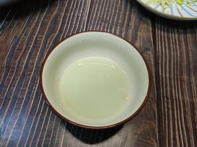 蒜蓉油麦菜，先放蒜还是后放蒜？学会酒店的做法，蒜香浓郁口感脆