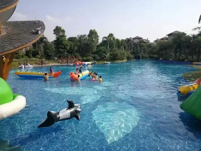 广东“威尼斯”水上度假村，出门就可以跳入水中！1.3km泳池任你畅游！
