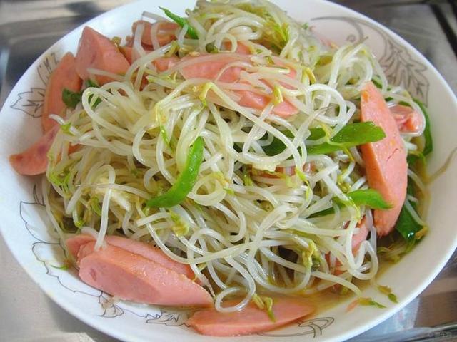 教你美味解馋的火腿炒豆芽,家里人连吃三天都不腻,让人欲罢不能
