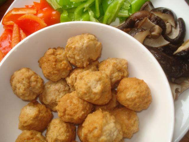 学会这样做炸豆腐丸子,美味解馋,香而不腻,上桌就被抢光光